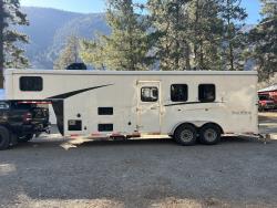 2020 Bison horse trailer 