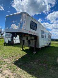2009 Keifer 3 horse living quarter trailer