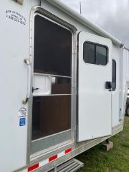 2009 Keifer 3 horse living quarter trailer