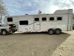 2019 Lakota 4 horse with living quarters