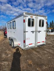 3 horse trailer